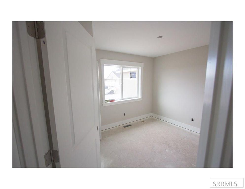 Image 20 of property listing at 2071 S Bellagio Drive, Ammon, ID 83401