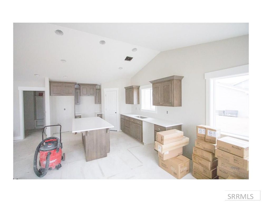 Image 8 of property listing at 2071 S Bellagio Drive, Ammon, ID 83401