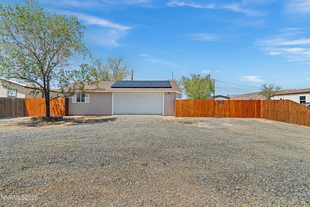 Image 3 of property listing at 2825 Winnemucca Street, Silver Springs, NV 89429