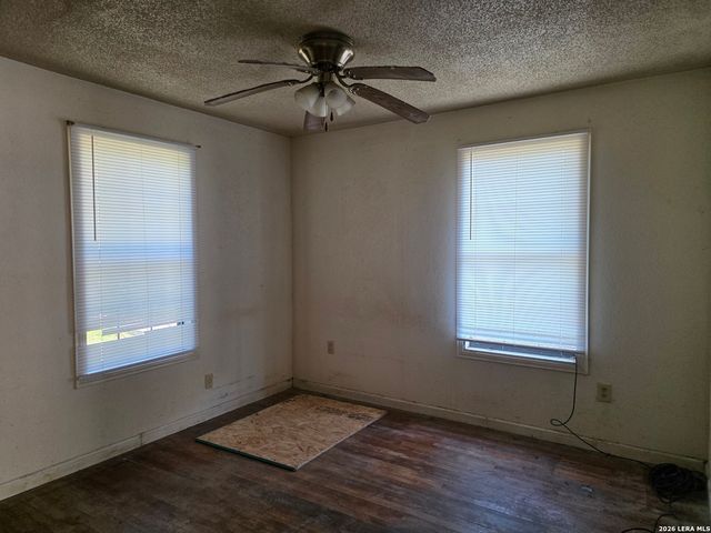 937 Oasis, New Braunfels, TX 78130