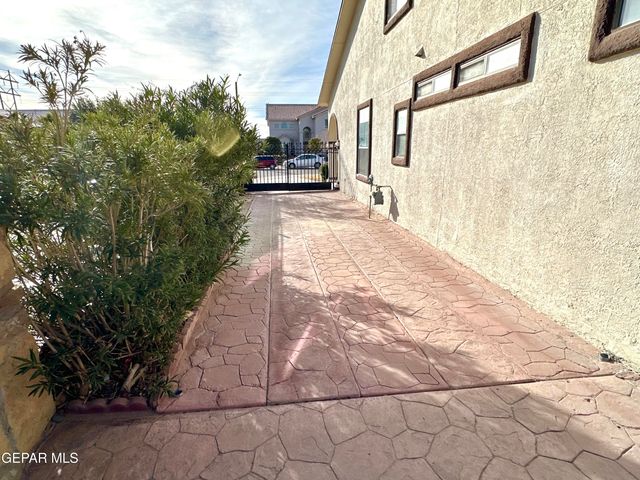 3100 TIERRA NORA Drive, El Paso, TX 79938