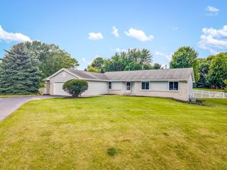 5370 E Scarlet Oak Lane, Byron, IL 61010