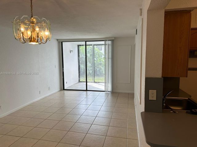 212 Lake Pointe Dr 104, Oakland Park, FL 33309