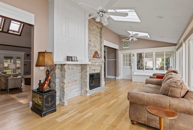 27 Old Upton Rd, Grafton, MA 01519