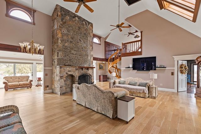 27 Old Upton Rd, Grafton, MA 01519