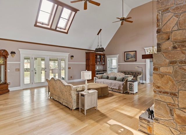 27 Old Upton Rd, Grafton, MA 01519