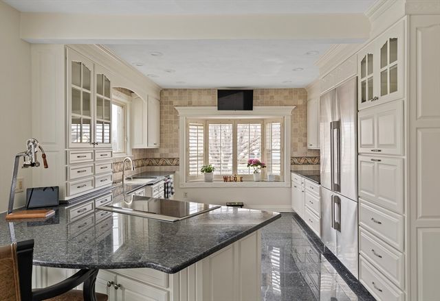 27 Old Upton Rd, Grafton, MA 01519