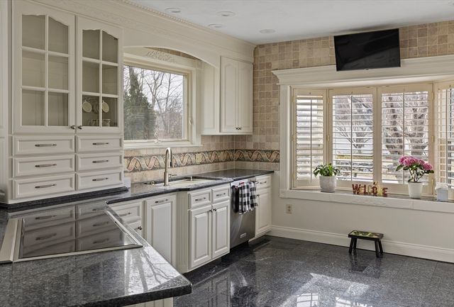 27 Old Upton Rd, Grafton, MA 01519