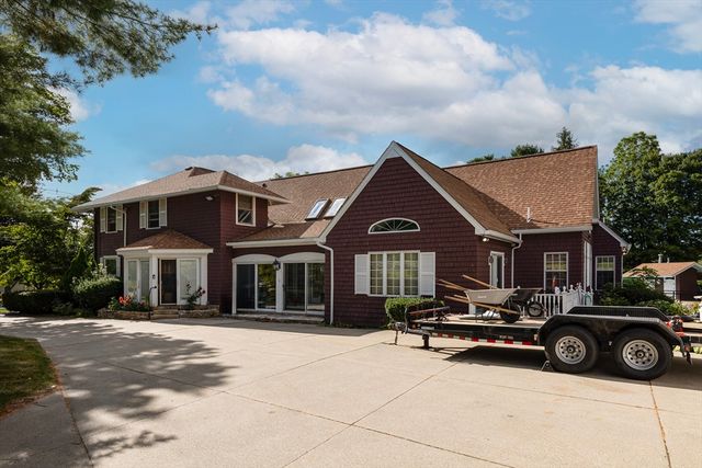 27 Old Upton Rd, Grafton, MA 01519