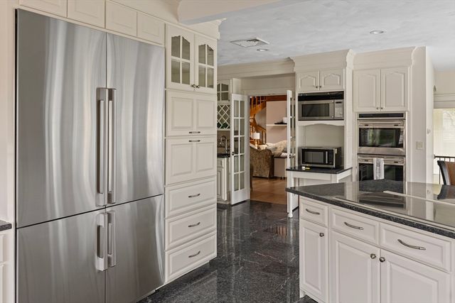 27 Old Upton Rd, Grafton, MA 01519