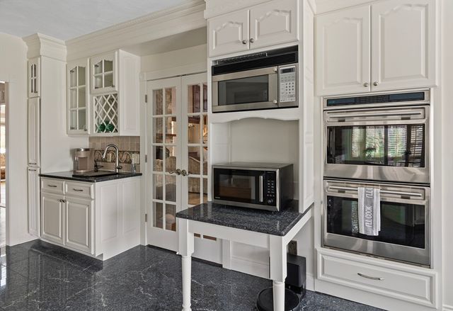 27 Old Upton Rd, Grafton, MA 01519