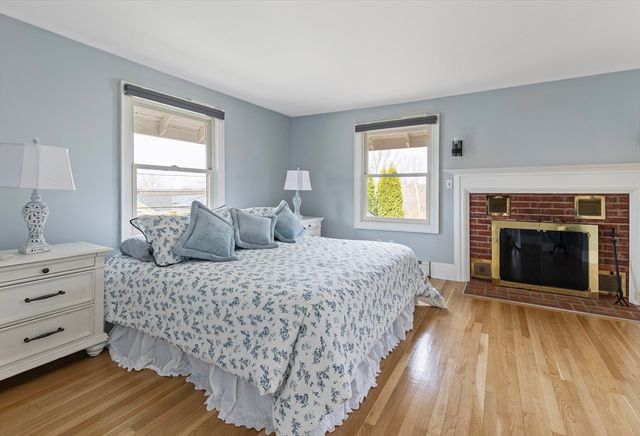 27 Old Upton Rd, Grafton, MA 01519