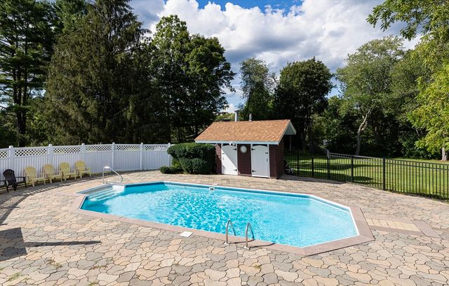 27 Old Upton Rd, Grafton, MA 01519