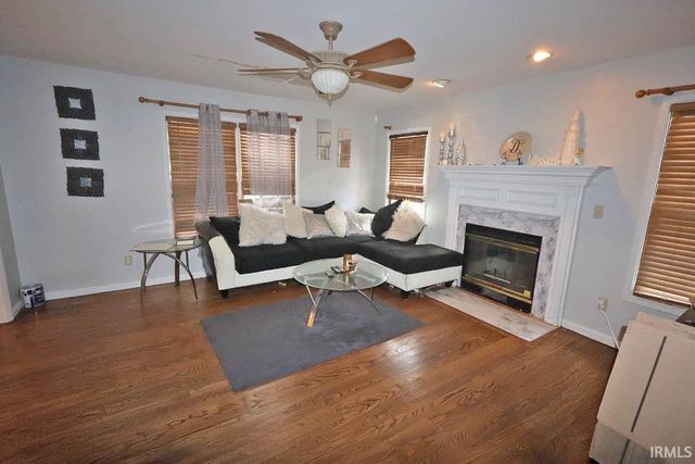 4566 Ivy Glenn Drive, Newburgh, IN 47630