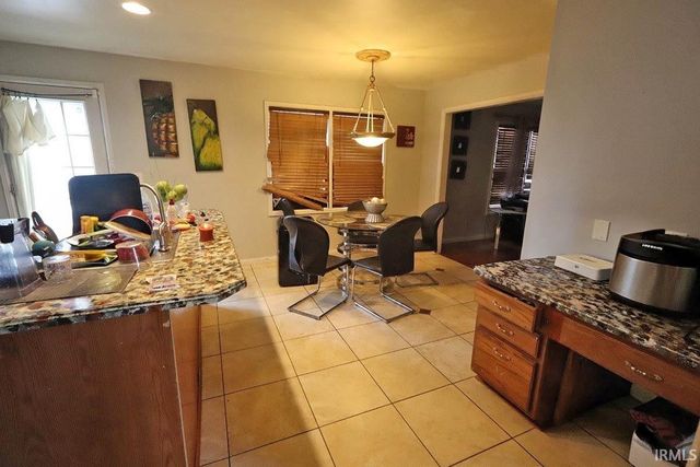 4566 Ivy Glenn Drive, Newburgh, IN 47630