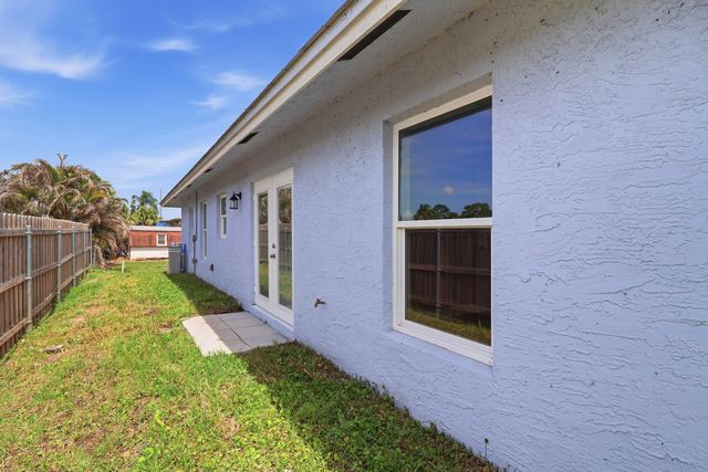2805 SE Carroll Street, Stuart, FL 34997
