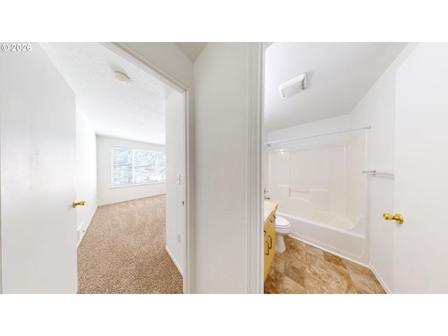 9615 Se CENTER Ct, Portland, OR 97266
