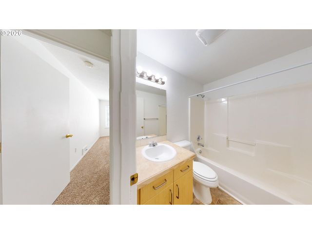 9615 Se CENTER Ct, Portland, OR 97266
