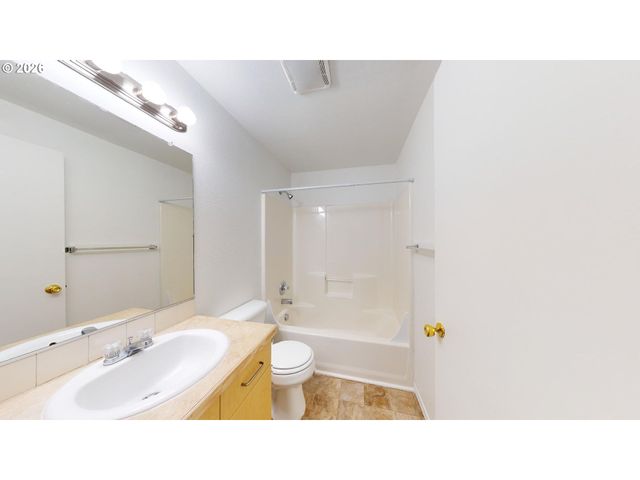 9615 Se CENTER Ct, Portland, OR 97266