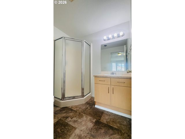 9615 Se CENTER Ct, Portland, OR 97266