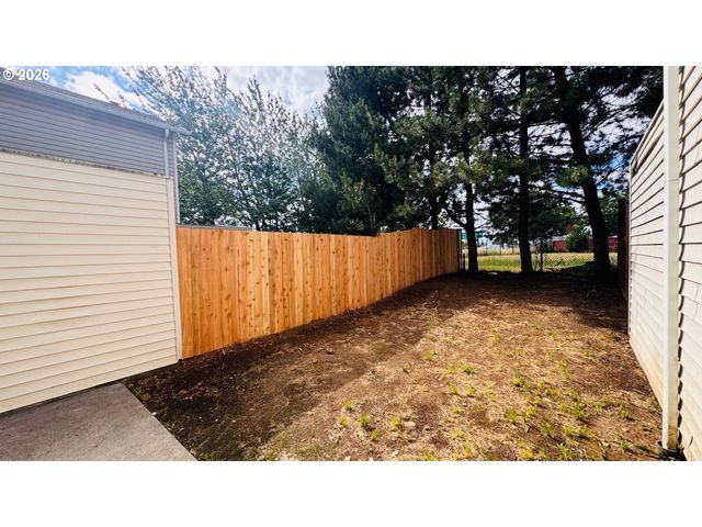 9615 Se CENTER Ct, Portland, OR 97266