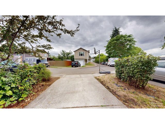 9615 Se CENTER Ct, Portland, OR 97266