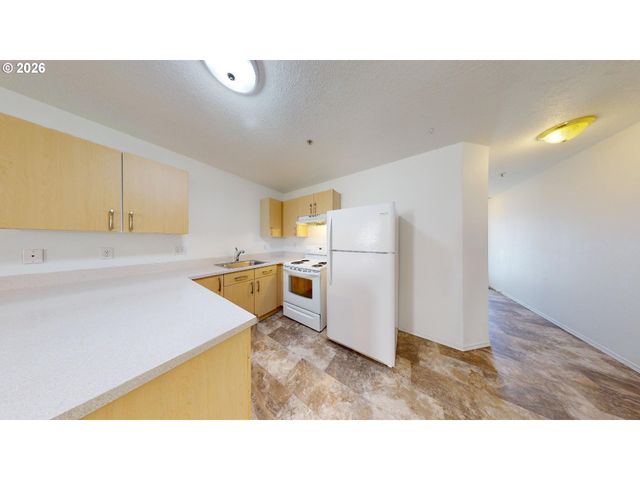 9615 Se CENTER Ct, Portland, OR 97266