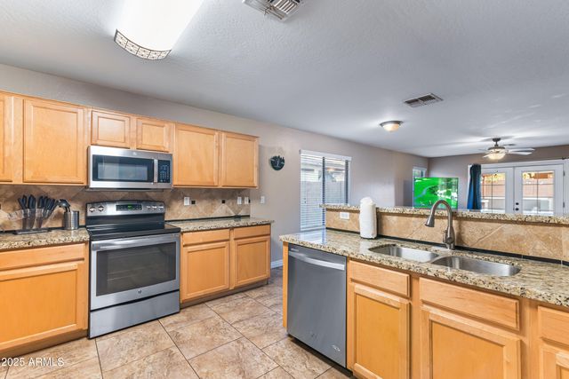 2113 W NANCY Lane, Phoenix, AZ 85041