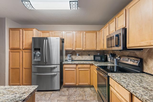 2113 W NANCY Lane, Phoenix, AZ 85041