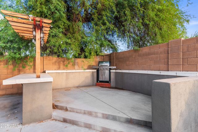 2113 W NANCY Lane, Phoenix, AZ 85041