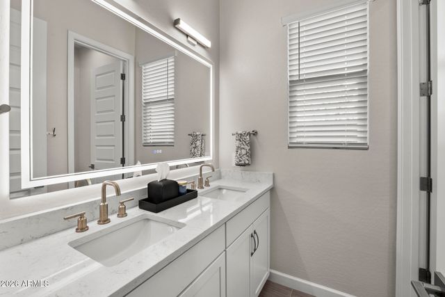 5954 E CAT BALUE Drive, Phoenix, AZ 85054