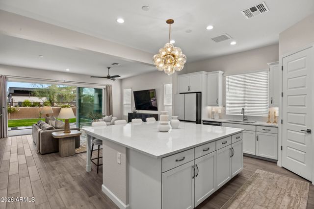 5954 E CAT BALUE Drive, Phoenix, AZ 85054