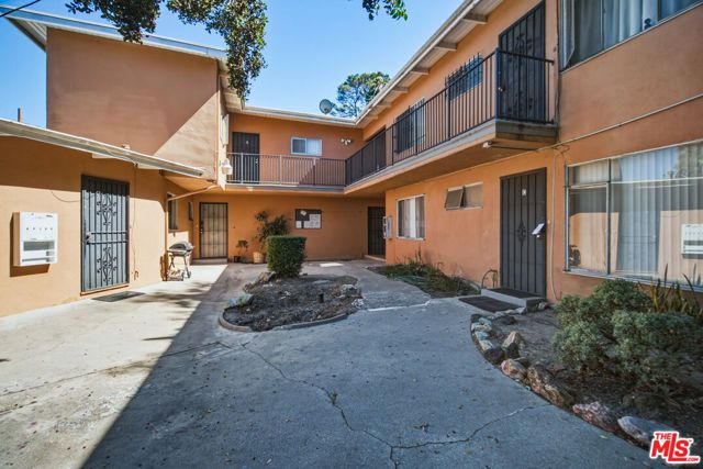 3815 Don Tomaso Drive, Los Angeles, CA 90008