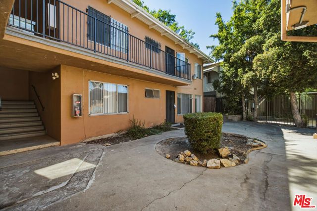 3815 Don Tomaso Drive, Los Angeles, CA 90008