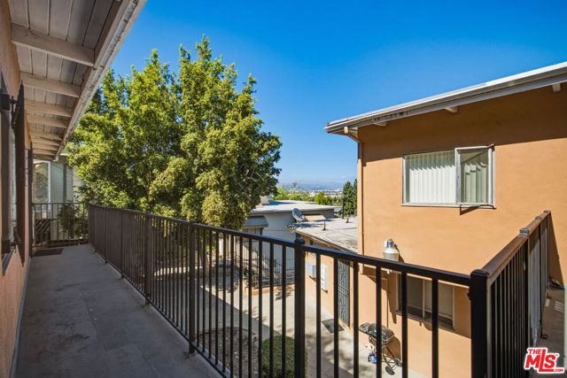 3815 Don Tomaso Drive, Los Angeles, CA 90008