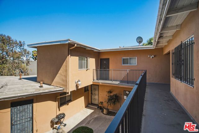 3815 Don Tomaso Drive, Los Angeles, CA 90008