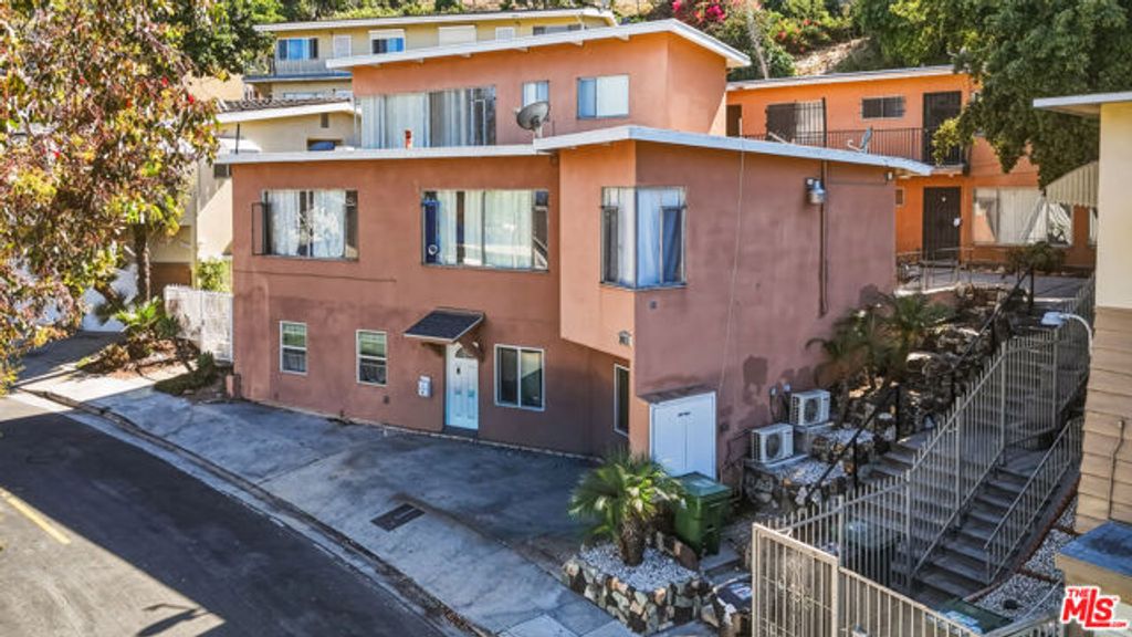 3815 Don Tomaso Drive, Los Angeles, CA 90008