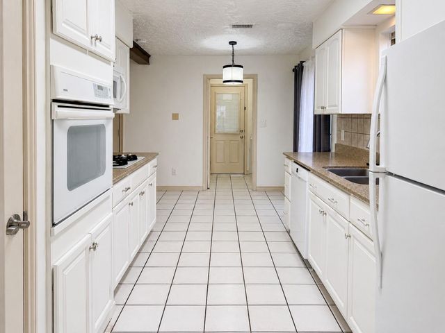 11427 Brook Meadows Lane, Meadows Place, TX 77477