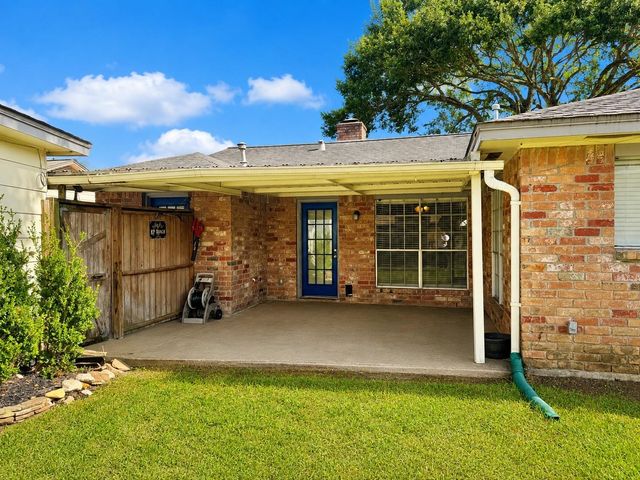 11427 Brook Meadows Lane, Meadows Place, TX 77477