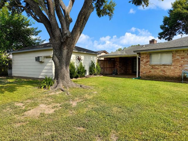 11427 Brook Meadows Lane, Meadows Place, TX 77477