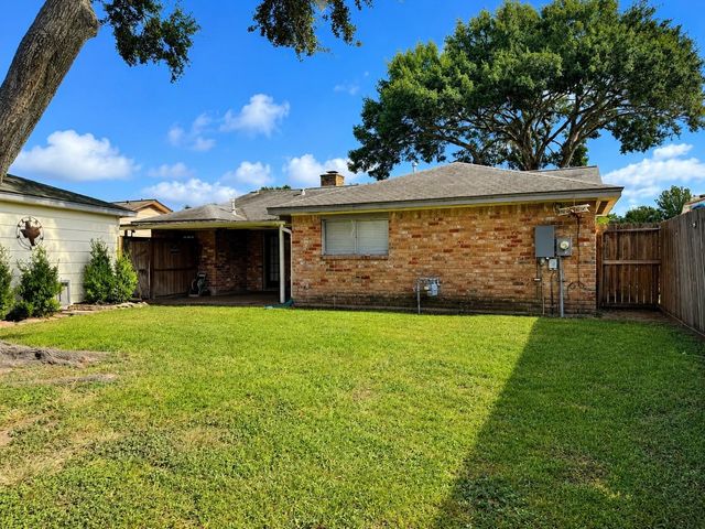 11427 Brook Meadows Lane, Meadows Place, TX 77477