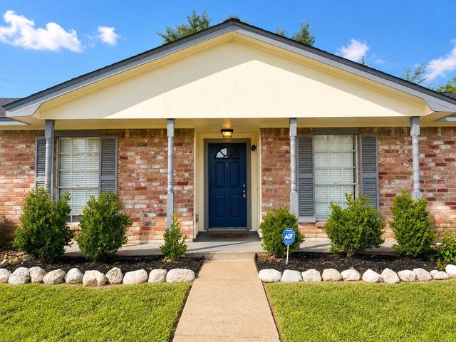 11427 Brook Meadows Lane, Meadows Place, TX 77477