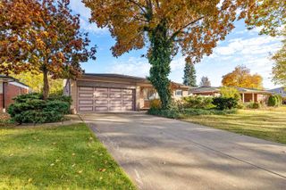 33538 Somerset Drive, Sterling Heights, MI 48312