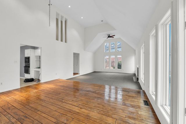 8 Heaton Court, Sugar Grove, IL 60554