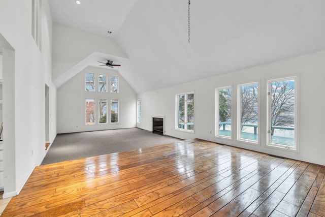 8 Heaton Court, Sugar Grove, IL 60554