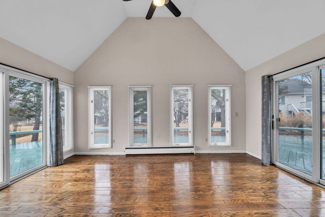 8 Heaton Court, Sugar Grove, IL 60554