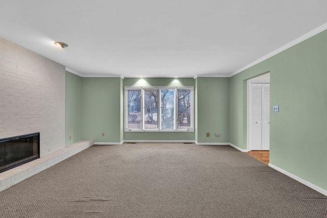 8 Heaton Court, Sugar Grove, IL 60554