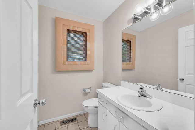 8 Heaton Court, Sugar Grove, IL 60554