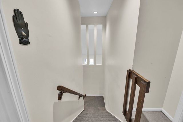 8 Heaton Court, Sugar Grove, IL 60554