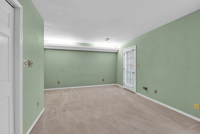 8 Heaton Court, Sugar Grove, IL 60554